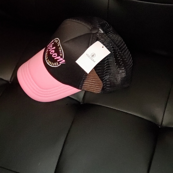 Volcom Trucker hat - Picture 3 of 4